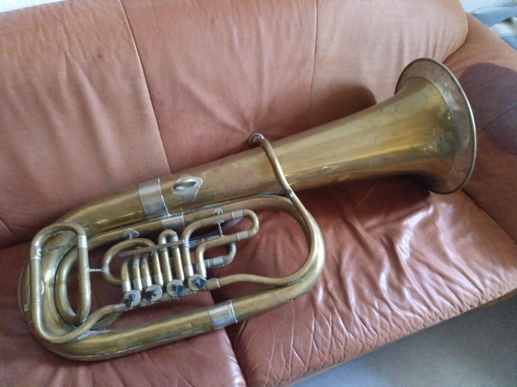 Eine schöne, alte Tuba